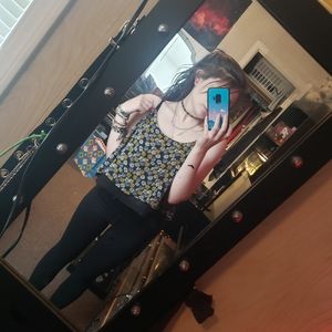 Flowy Crop Spaghetti Strap Top - L
